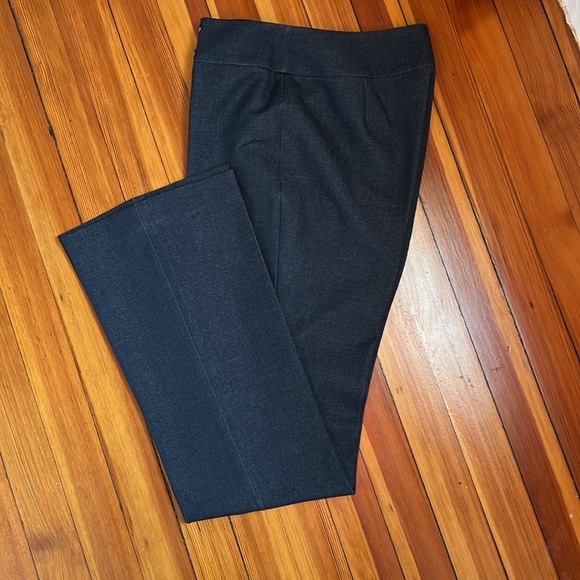 Tahari flare legs pants - Picture 3 of 8
